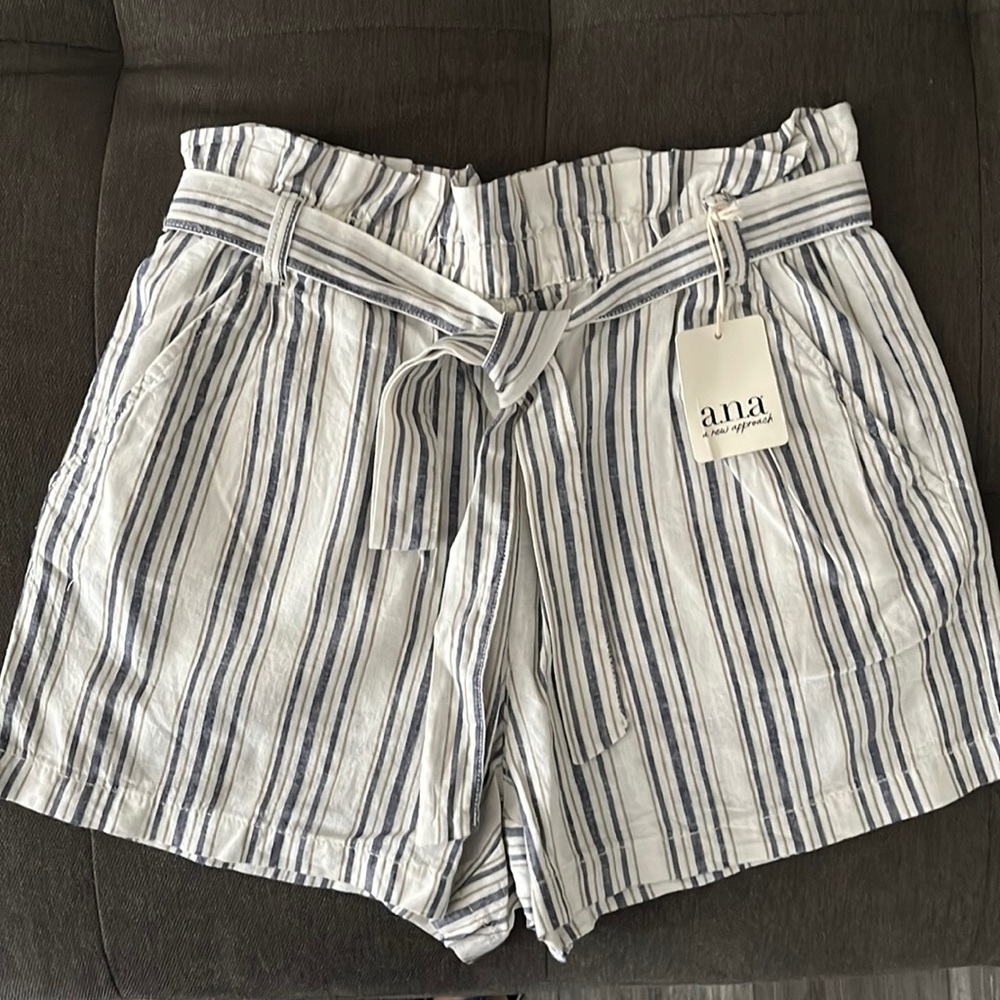 Women’s cargo shorts size M Brand new with tag